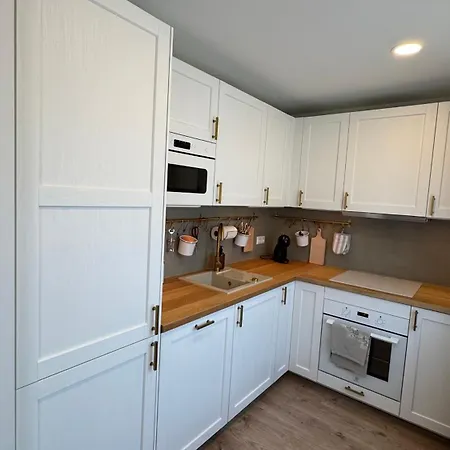 Daire Cozy 2-bedroom Seaside