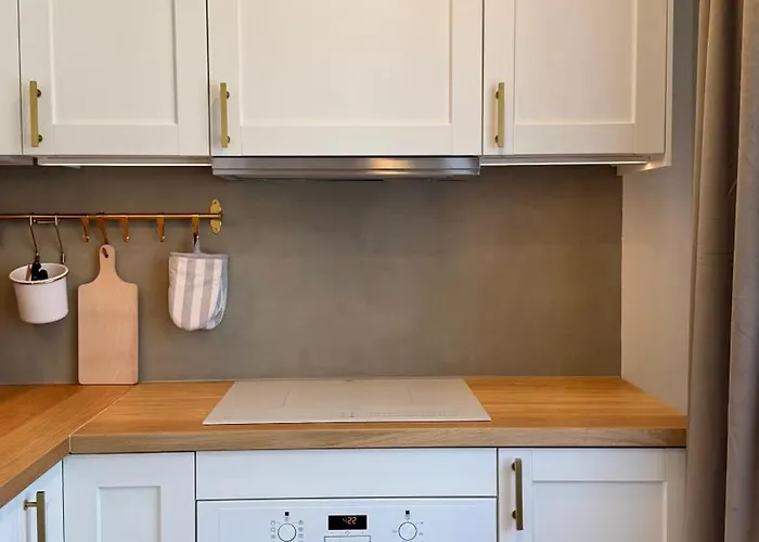 Cozy 2-bedroom Seaside Apartament *